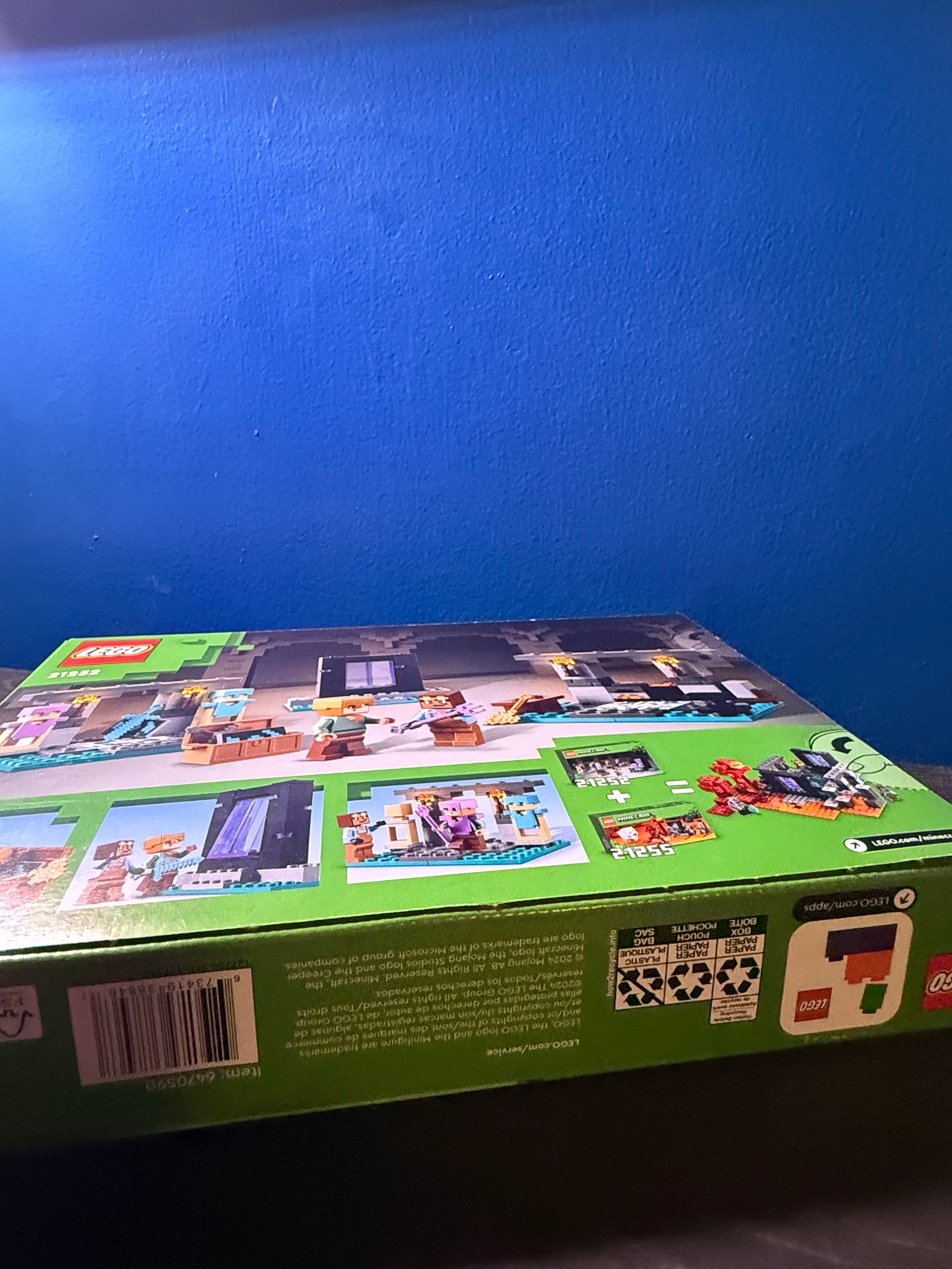 LEGO Minecraft The Armory 21252