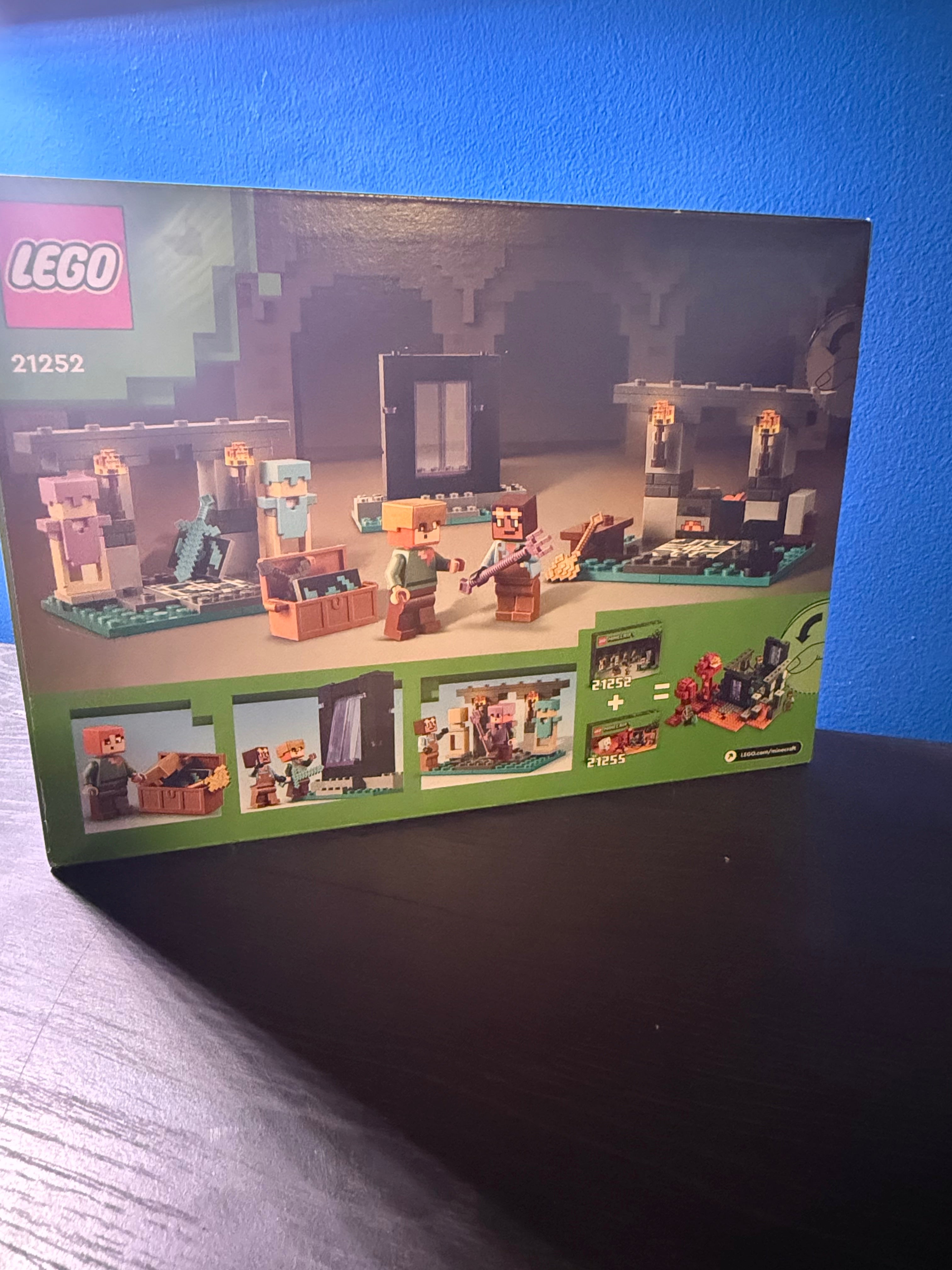 LEGO Minecraft The Armory 21252